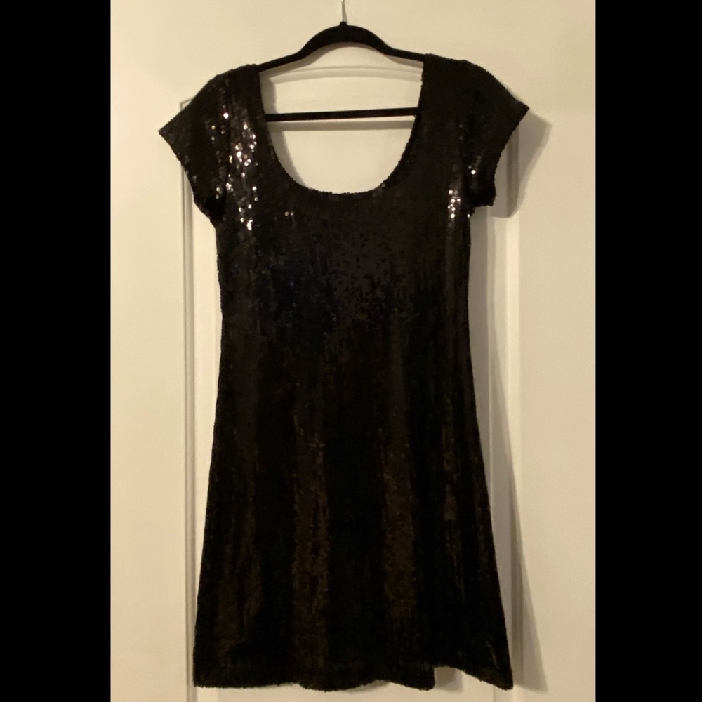 Short sleeved fully sequined black dress